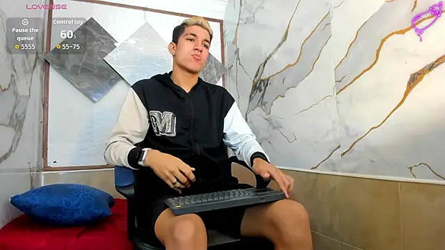 Snapshot of Stiben_boy chatting on October 2025 07:22:01 PM Stiben boy online show from October 2025 07:22:01 PM