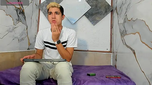 Snapshot of Stiben_boy chatting on October 2025 07:12:02 PM Stiben boy online show from October 2025 07:12:02 PM