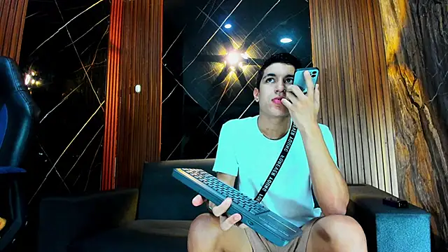 Snapshot of Stiben_boy chatting on October 2025 02:58:02 AM Stiben boy online show from October 2025 02:58:02 AM