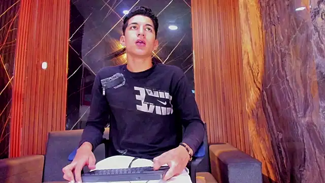 Snapshot of Stiben_boy chatting on November 2025 03:49:02 AM Stiben boy online show from November 2025 03:49:02 AM