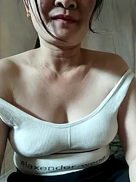 Snapshot of Paul-paul11 chatting on October 2025 04:51:02 AM Paul-paul11 online show from October 2025 04:51:02 AM