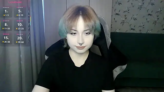 Snapshot of LeisaHopperstad chatting on May 2026 12:11:01 PM LeisaHopperstad online show from May 2026 12:11:01 PM