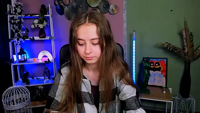 rebecca smile online show from November 2025 01:21:02 PM