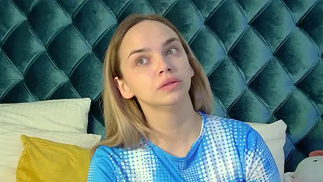 Snapshot of AnitaVenture chatting on October 2025 04:07:01 AM AnitaVenture online show from October 2025 04:07:01 AM