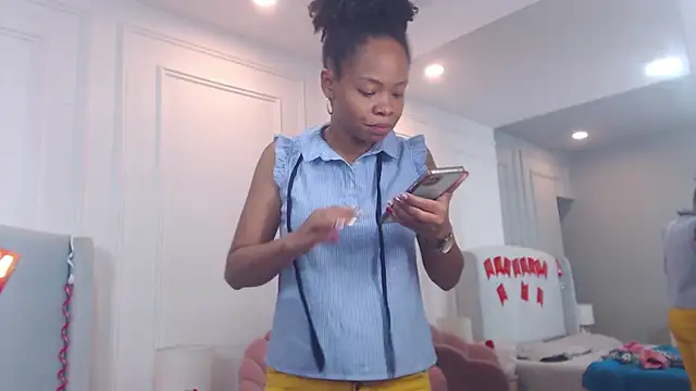 ChantalGarner online show from November 2025 01:00:02 PM