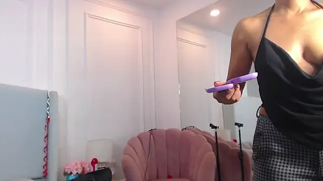 ChantalGarner online show from November 2025 01:01:01 PM