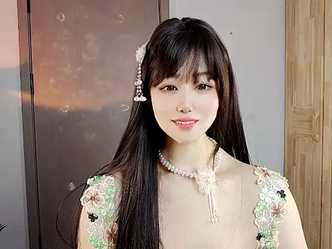 Snapshot of Tinababe-00 chatting on September 2025 06:29:01 AM Tinababe-00 online show from September 2025 06:29:01 AM
