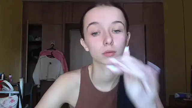 Snapshot of Emilia_Light chatting on October 2025 07:28:02 AM Emilia Light online show from October 2025 07:28:02 AM