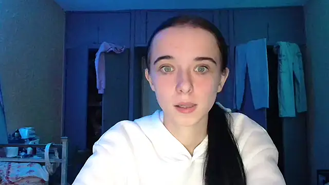 Snapshot of Emilia_Light chatting on October 2025 09:43:02 AM Emilia Light online show from October 2025 09:43:02 AM