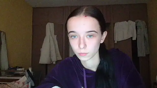 Snapshot of Emilia_Light chatting on October 2025 12:09:01 PM Emilia Light online show from October 2025 12:09:01 PM