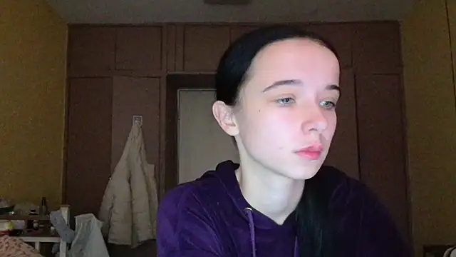 Snapshot of Emilia_Light chatting on November 2025 07:40:01 AM Emilia Light online show from November 2025 07:40:01 AM