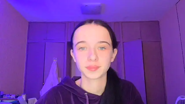 Snapshot of Emilia_Light chatting on November 2025 06:45:01 AM Emilia Light online show from November 2025 06:45:01 AM