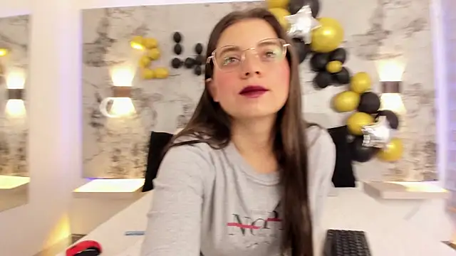 ZOE LE online show from April 2026 11:55:02 AM