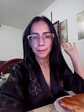 Snapshot of YaraDuartee chatting on October 2025 12:55:01 AM YaraDuartee online show from October 2025 12:55:01 AM