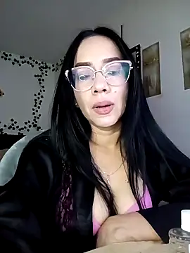 Snapshot of YaraDuartee chatting on October 2025 08:53:02 PM YaraDuartee online show from October 2025 08:53:02 PM