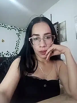 Snapshot of YaraDuartee chatting on October 2025 12:29:01 AM YaraDuartee online show from October 2025 12:29:01 AM