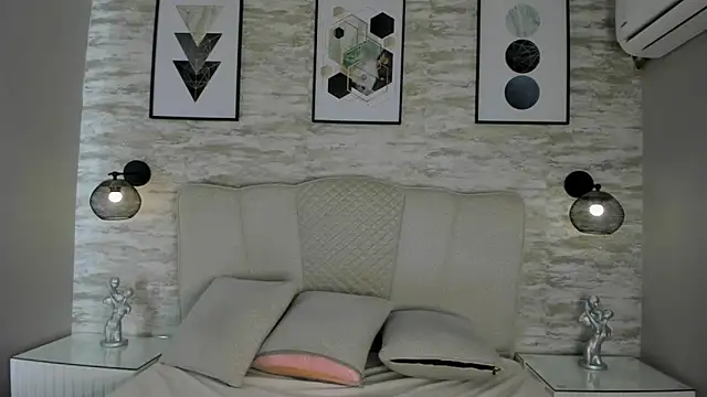 ashlye collins online show from December 2025 08:06:02 PM