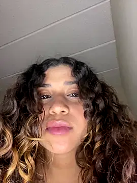 Sofi-Glow online show from October 2025 09:11:01 PM