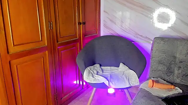 Snapshot of eimy-smit chatting on November 2025 06:41:01 PM eimy-smit online show from November 2025 06:41:01 PM