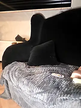 WhimsicalBirdette online show from April 2026 09:48:01 PM