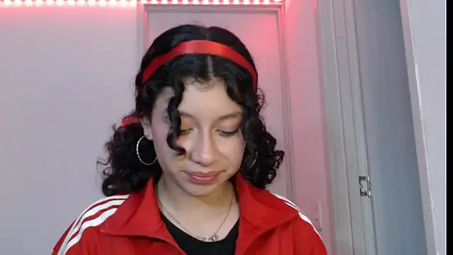 Snapshot of Ivonnybonn chatting on October 2025 04:37:02 AM Ivonnybonn online show from October 2025 04:37:02 AM