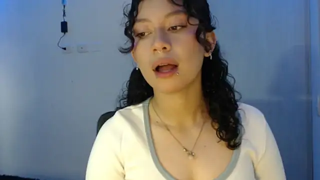 Snapshot of Ivonnybonn chatting on October 2025 03:19:01 PM Ivonnybonn online show from October 2025 03:19:01 PM