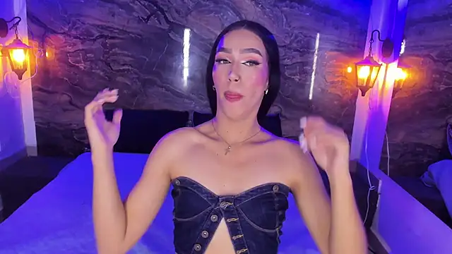 Snapshot of Chanel-munoz chatting on October 2025 03:46:02 AM Chanel-munoz online show from October 2025 03:46:02 AM