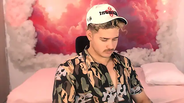 Snapshot of AlexPiersss chatting on October 2025 07:11:02 PM AlexPiersss online show from October 2025 07:11:02 PM