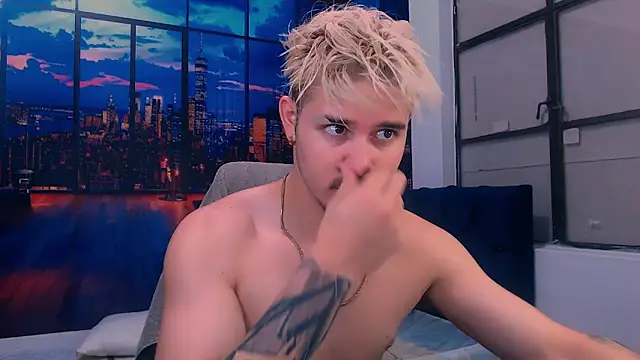 Snapshot of AlexPiersss chatting on October 2025 07:04:02 PM AlexPiersss online show from October 2025 07:04:02 PM