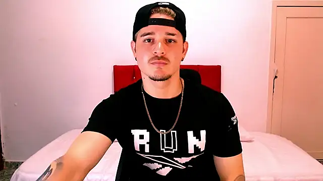 Snapshot of AlexPiersss chatting on November 2025 07:02:02 PM AlexPiersss online show from November 2025 07:02:02 PM