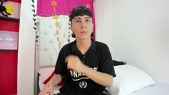 Snapshot of XaanderGrey chatting on October 2025 08:18:02 PM XaanderGrey online show from October 2025 08:18:02 PM