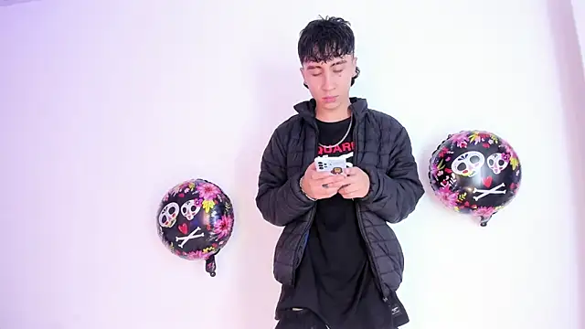 Snapshot of XaanderGrey chatting on October 2025 07:11:01 PM XaanderGrey online show from October 2025 07:11:01 PM