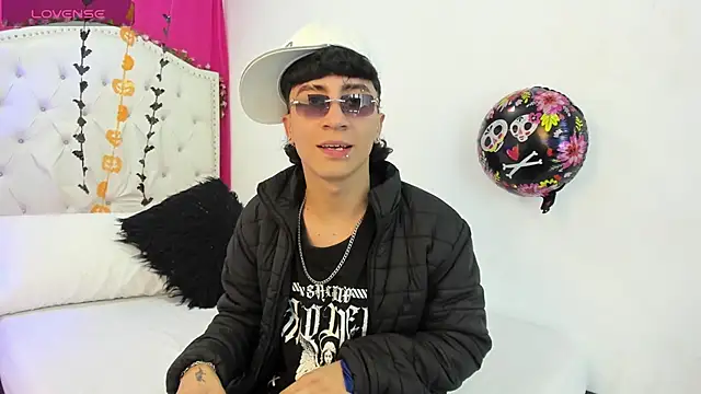 Snapshot of XaanderGrey chatting on October 2025 07:36:01 PM XaanderGrey online show from October 2025 07:36:01 PM