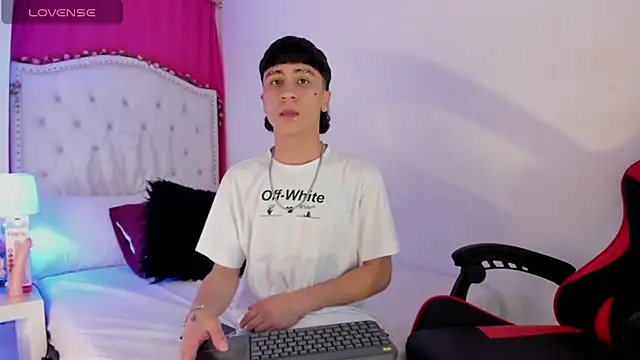 Snapshot of XaanderGrey chatting on November 2025 07:36:02 PM XaanderGrey online show from November 2025 07:36:02 PM