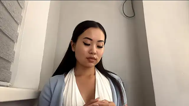 Snapshot of Ur_neighbor_Kira chatting on October 2025 03:10:01 PM Ur neighbor Kira online show from October 2025 03:10:01 PM