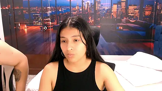 Snapshot of Charly_and_laura chatting on October 2025 07:13:01 PM Charly and laura online show from October 2025 07:13:01 PM