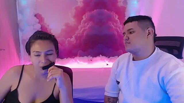 Snapshot of Charly_and_laura chatting on November 2025 07:13:02 PM Charly and laura online show from November 2025 07:13:02 PM