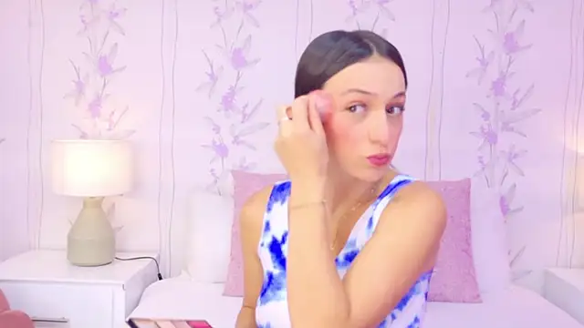 Snapshot of MarilynWild chatting on October 2025 02:18:02 PM MarilynWild online show from October 2025 02:18:02 PM