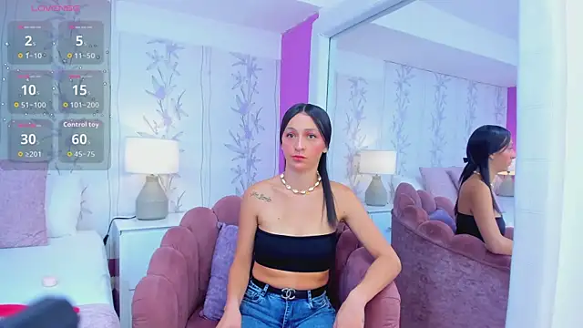 Snapshot of MarilynWild chatting on October 2025 02:51:02 PM MarilynWild online show from October 2025 02:51:02 PM