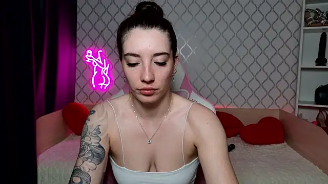 Snapshot of Curious_Lily chatting on May 2026 01:03:02 AM Curious Lily online show from May 2026 01:03:02 AM