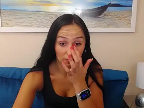 Snapshot of LuisaLive chatting on October 2025 06:11:02 AM LuisaLive online show from October 2025 06:11:02 AM