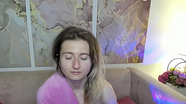 Snapshot of CamillaDreamer chatting on July 2026 11:32:01 PM CamillaDreamer online show from July 2026 11:32:01 PM