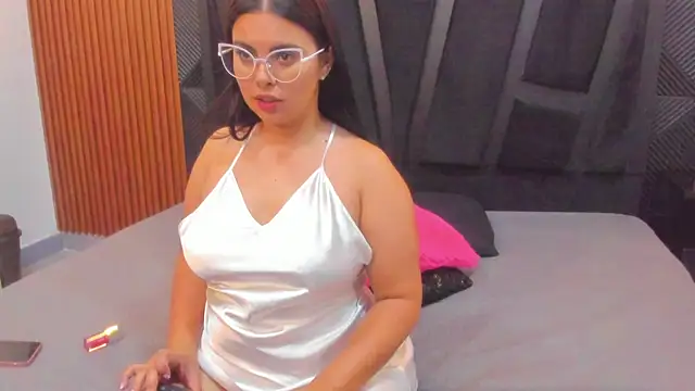 Valka Ross online show from December 2025 11:31:02 PM