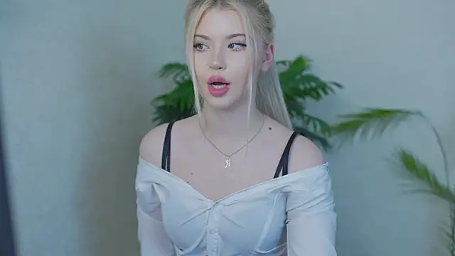 AshleyNikoo online show from October 2025 04:49:01 PM