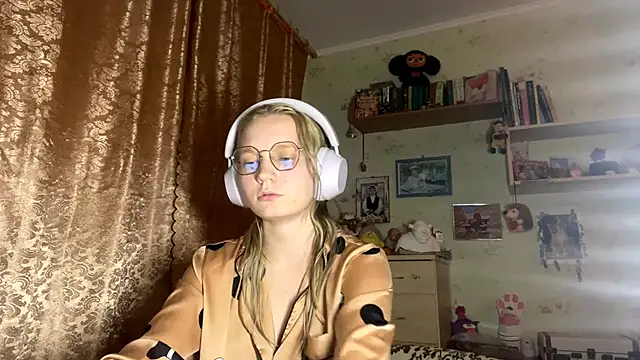 Snapshot of xX_Looola_Xx chatting on October 2025 07:21:01 PM xX Looola Xx online show from October 2025 07:21:01 PM