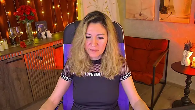 DonnaSmitth online show from April 2026 01:42:02 AM