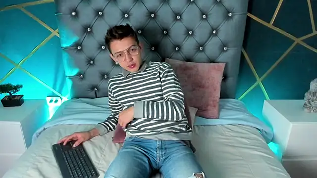 Snapshot of Lian_Miller1_ chatting on October 2025 12:22:02 PM Lian Miller1 online show from October 2025 12:22:02 PM