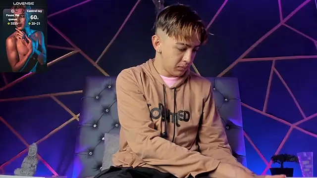 Lian Miller1  online show from January 2026 12:32:02 PM