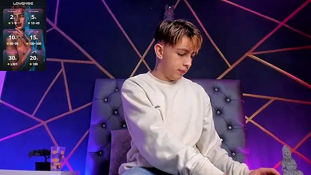 Lian Miller1  online show from February 2026 12:41:02 PM