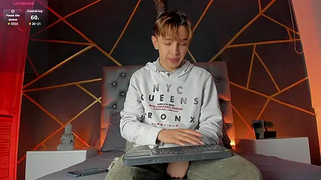 Lian Miller1  online show from February 2026 12:27:01 PM